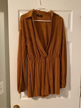 VNTG Brand Size Large Rust Plisse Long-Sleeve Romper